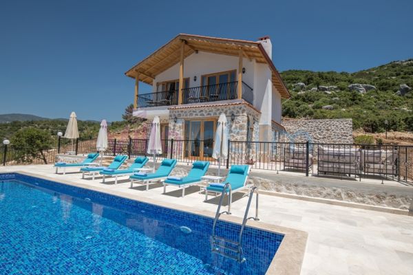 yazlik kiralik Villa Nazlı sarıbelen